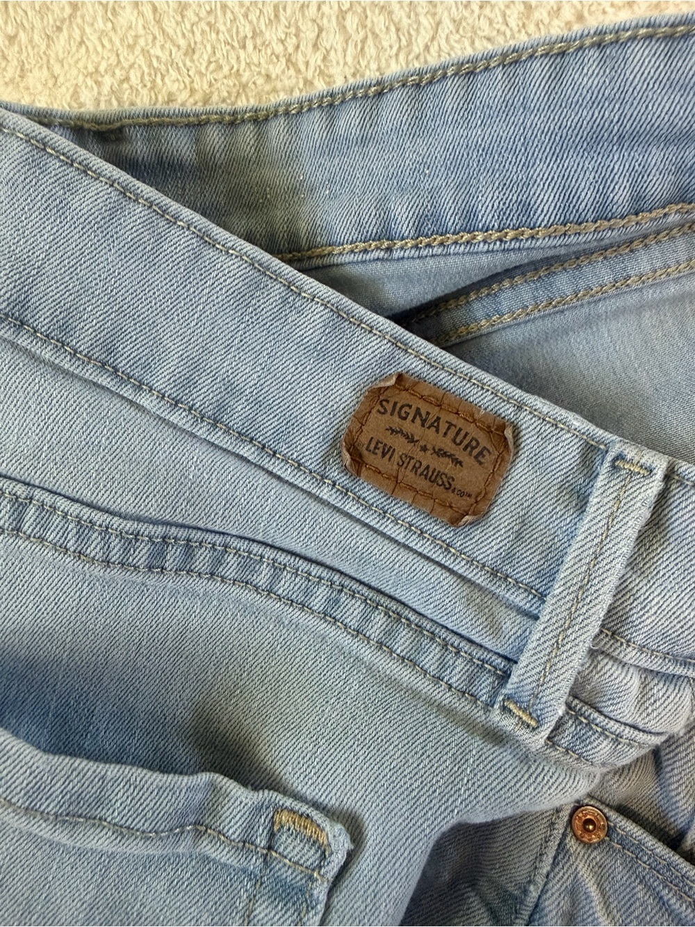 Levi’s jeans shorts size 31” waist - Picture 2 of 3